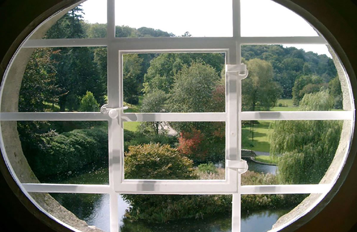 Besonderes, ovales Holzfenster, Schloß Körtlinghausen